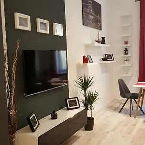 https://home-far-away-from-home-2.inbudapesthotels.com